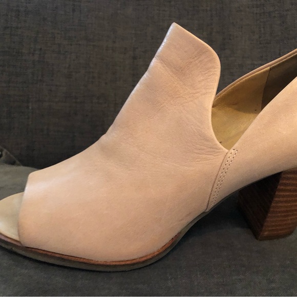 LUCKY BRAND Womens White Cushioned Tirae Pointed Toe Stiletto Zip-Up Leather Dress Shootie M